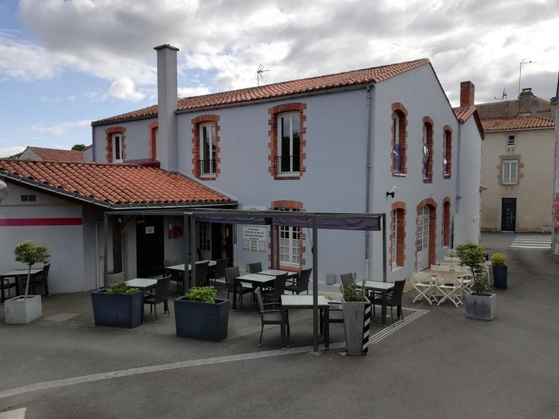 Hotel-Restaurant Les Colonnades Saint-Fulgent Exterior foto