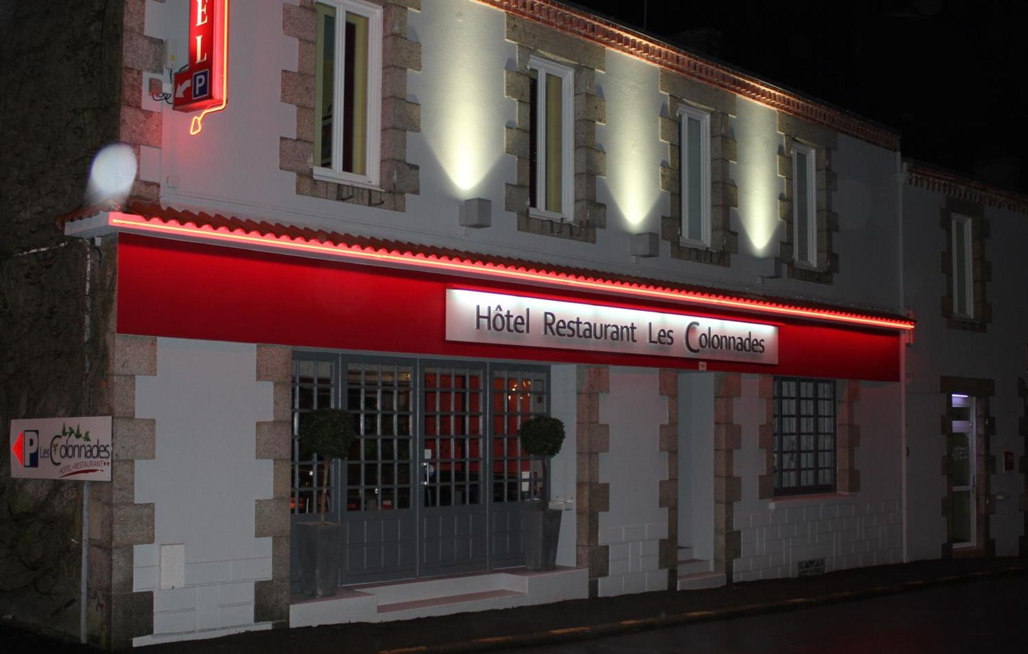 Hotel-Restaurant Les Colonnades Saint-Fulgent Exterior foto